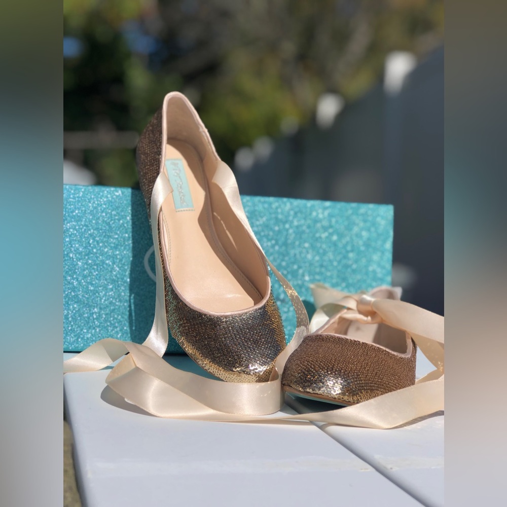 Pre-owned Blue by Betsy Johnson Gold Seqin SB-Lark Sparkle ribbon flat shoes